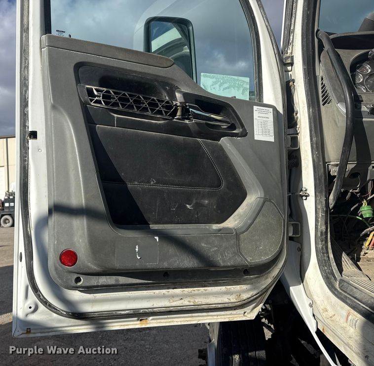 image for item DQ4232 2020 Kenworth T880 ready mix truck