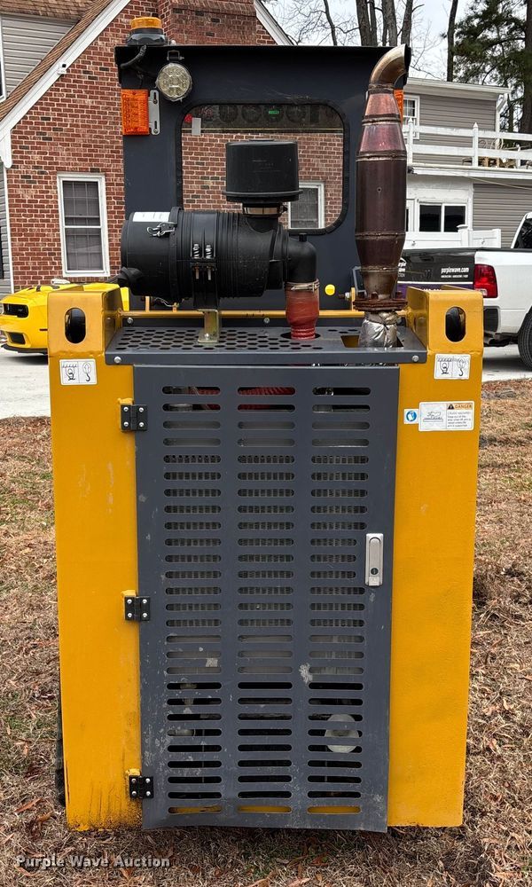 image for item DU0361 HIGHTOP HT25 tracked skid steer loader