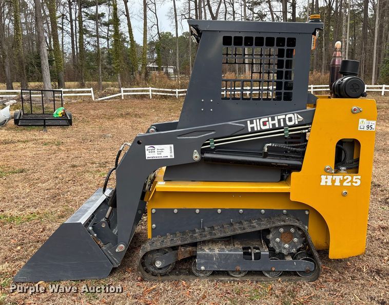 image for item DU0361 HIGHTOP HT25 tracked skid steer loader