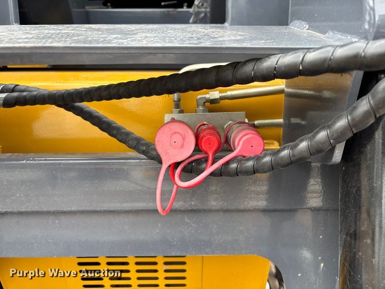 image for item DU0361 HIGHTOP HT25 tracked skid steer loader