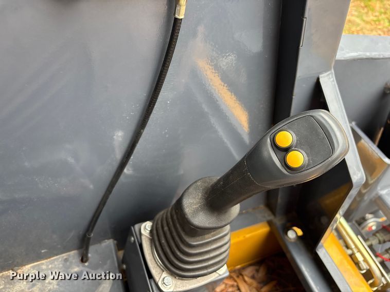 image for item DU0361 HIGHTOP HT25 tracked skid steer loader