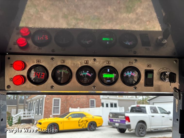 image for item DU0361 HIGHTOP HT25 tracked skid steer loader