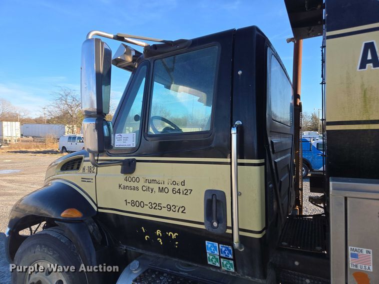 image for item DU2670 2009 International 4300 sewer jetter truck