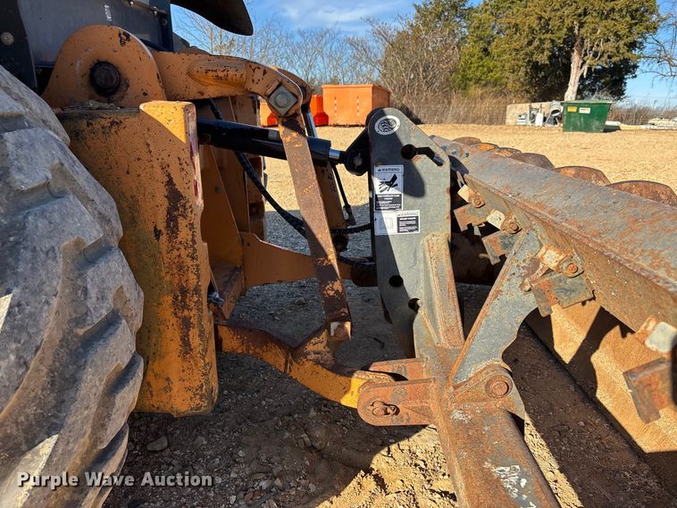 image for item DW7378 2005 Case 570M XT landscape tractor
