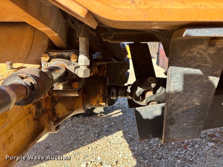 image for item DW7378 2005 Case 570M XT landscape tractor