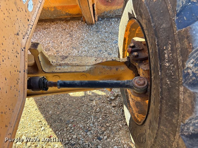 image for item DW7378 2005 Case 570M XT landscape tractor