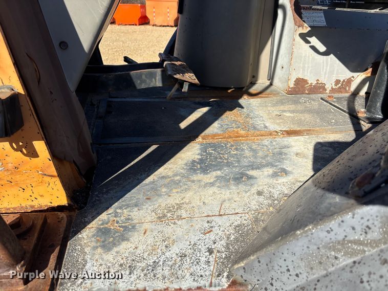 image for item DW7378 2005 Case 570M XT landscape tractor