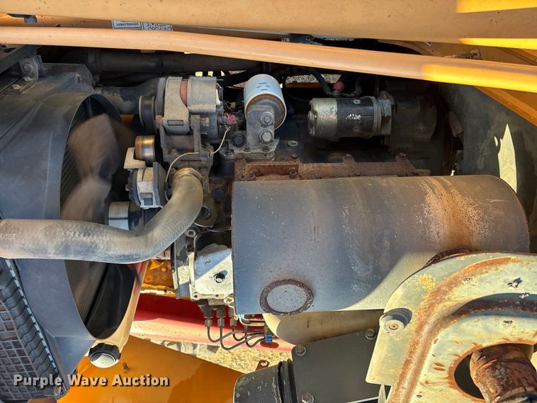 image for item DW7378 2005 Case 570M XT landscape tractor