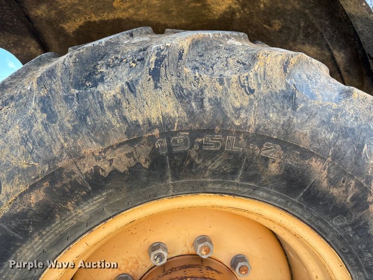 image for item DW7378 2005 Case 570M XT landscape tractor