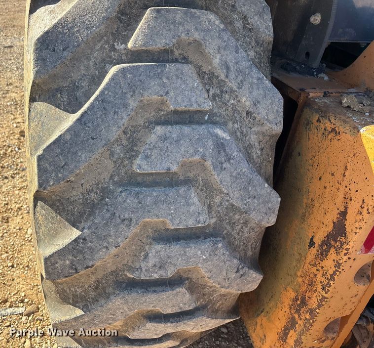 image for item DW7378 2005 Case 570M XT landscape tractor