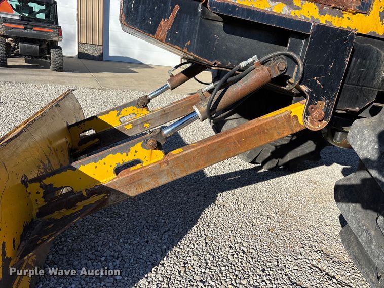 image for item DW7389 2006 Jarraff  All-terrain tree trimmer