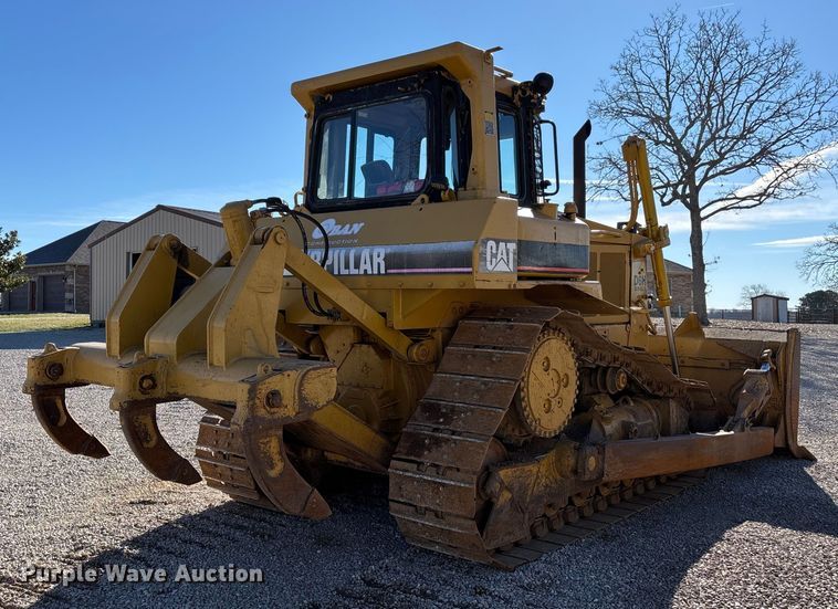 image for item DW7390 Caterpillar D6H series II dozer