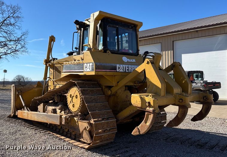 image for item DW7390 Caterpillar D6H series II dozer