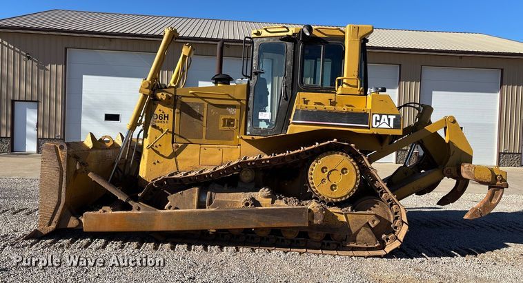 image for item DW7390 Caterpillar D6H series II dozer