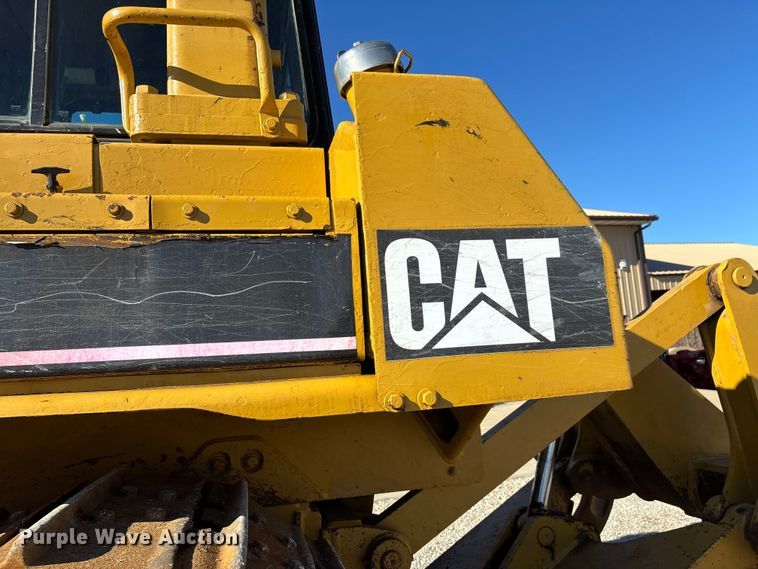image for item DW7390 Caterpillar D6H series II dozer