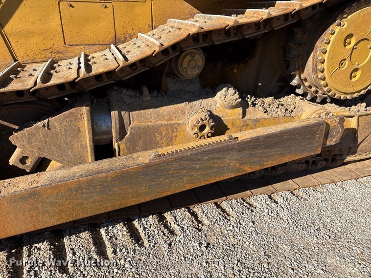 image for item DW7390 Caterpillar D6H series II dozer