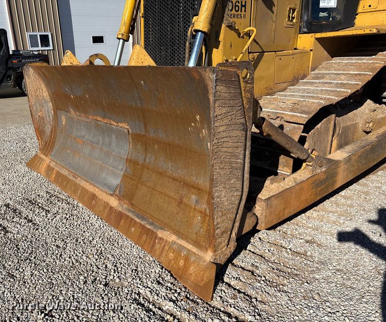image for item DW7390 Caterpillar D6H series II dozer