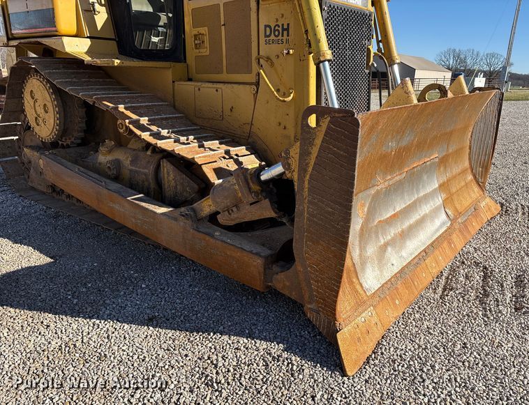 image for item DW7390 Caterpillar D6H series II dozer