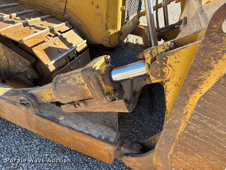 image for item DW7390 Caterpillar D6H series II dozer