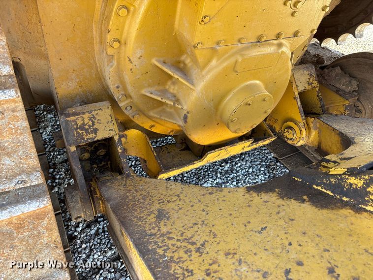 image for item DW7390 Caterpillar D6H series II dozer