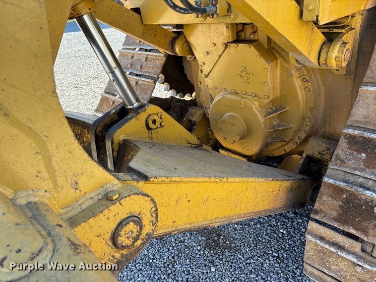image for item DW7390 Caterpillar D6H series II dozer