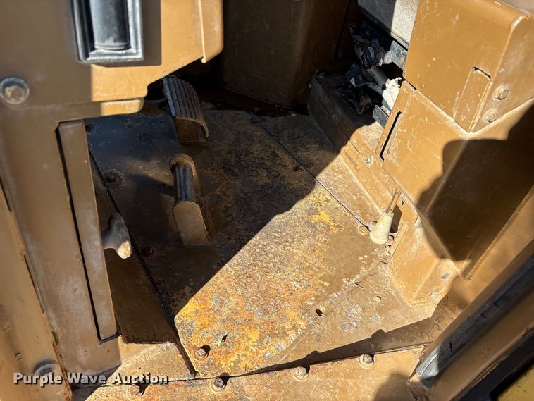 image for item DW7390 Caterpillar D6H series II dozer