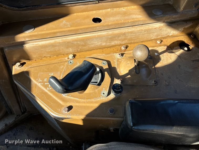 image for item DW7390 Caterpillar D6H series II dozer