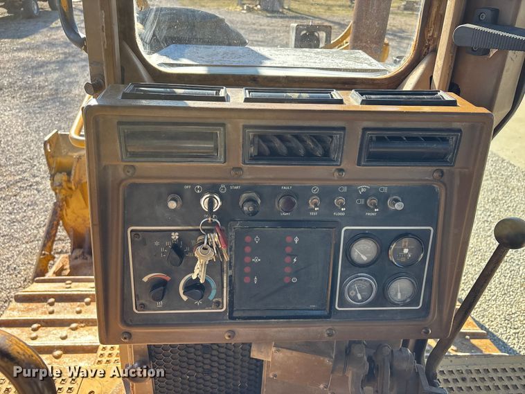 image for item DW7390 Caterpillar D6H series II dozer