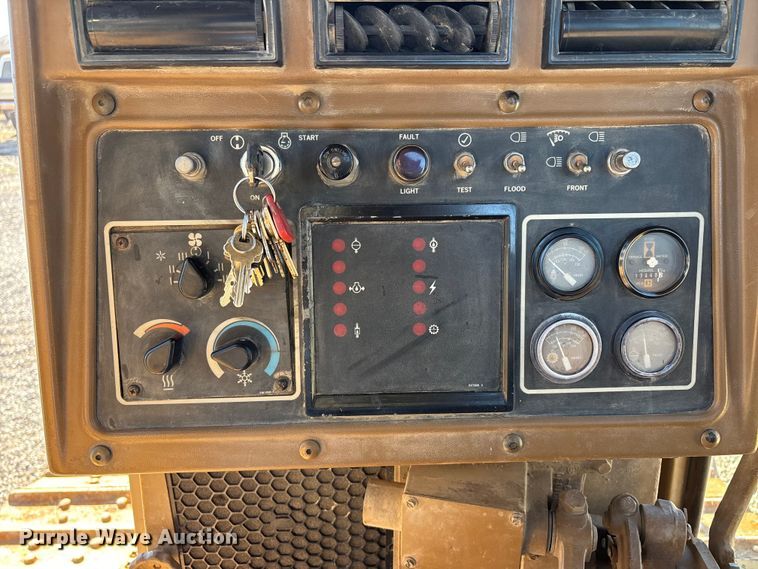 image for item DW7390 Caterpillar D6H series II dozer