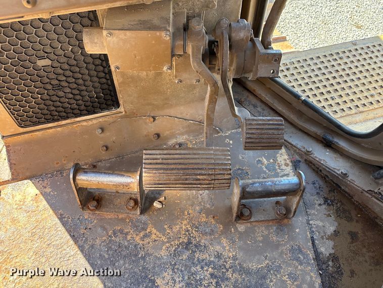 image for item DW7390 Caterpillar D6H series II dozer