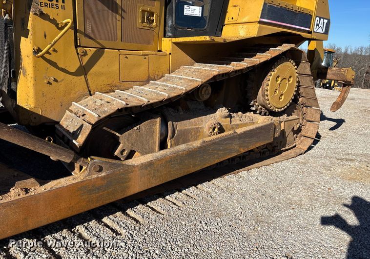 image for item DW7390 Caterpillar D6H series II dozer