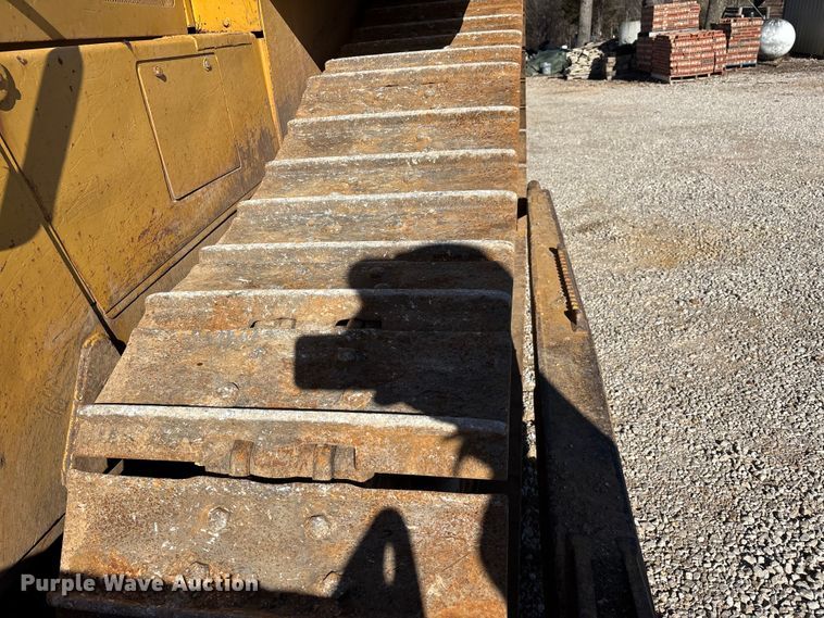image for item DW7390 Caterpillar D6H series II dozer
