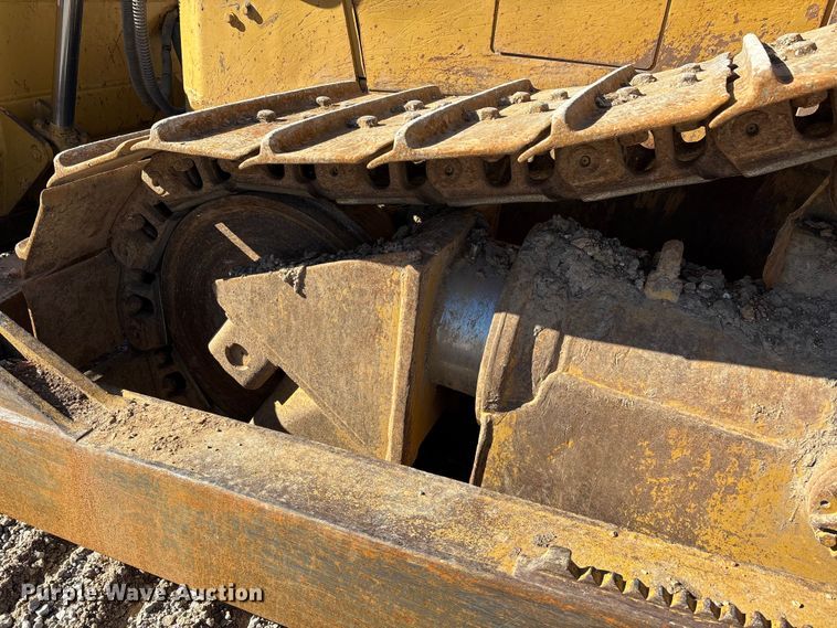 image for item DW7390 Caterpillar D6H series II dozer