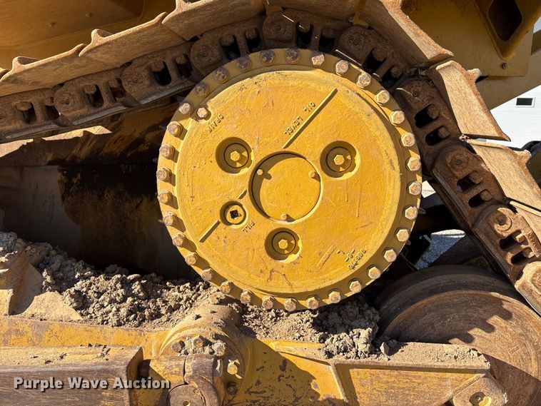 image for item DW7390 Caterpillar D6H series II dozer