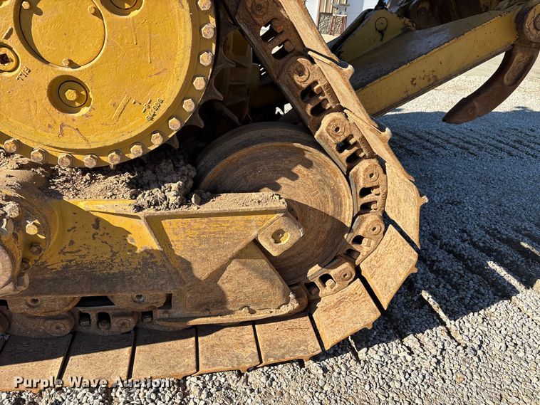 image for item DW7390 Caterpillar D6H series II dozer