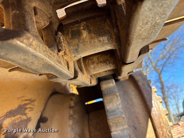 image for item DW7390 Caterpillar D6H series II dozer