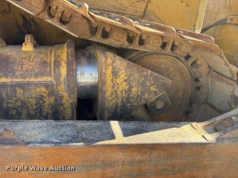 image for item DW7390 Caterpillar D6H series II dozer