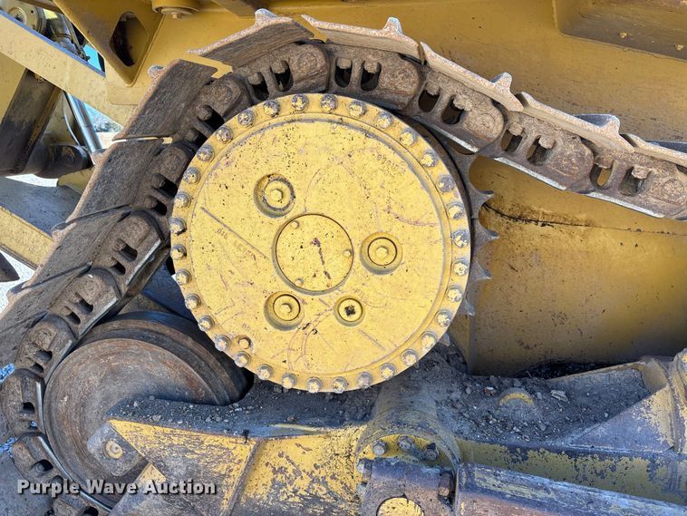 image for item DW7390 Caterpillar D6H series II dozer