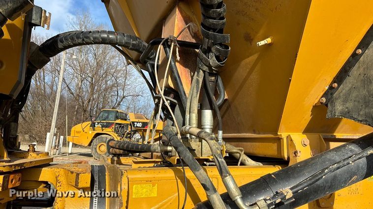 image for item DW7402 2015 Caterpillar 740B articulated haul truck