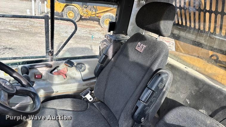 image for item DW7402 2015 Caterpillar 740B articulated haul truck