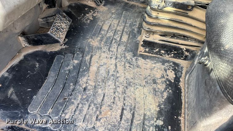 image for item DW7402 2015 Caterpillar 740B articulated haul truck