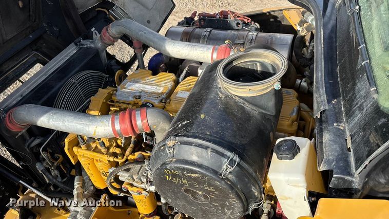 image for item DW7402 2015 Caterpillar 740B articulated haul truck