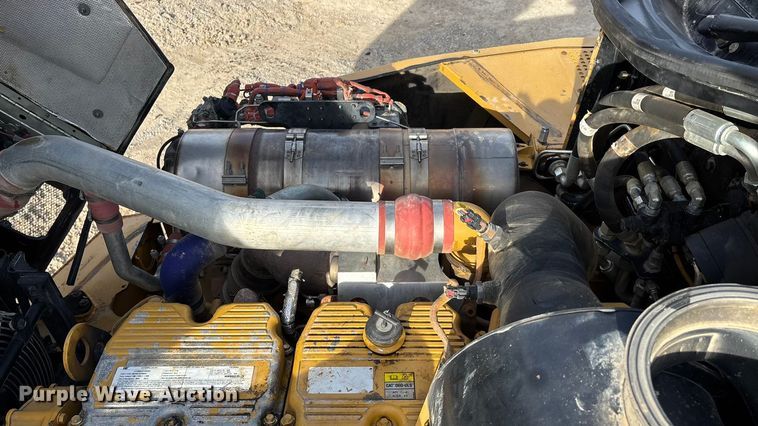 image for item DW7402 2015 Caterpillar 740B articulated haul truck