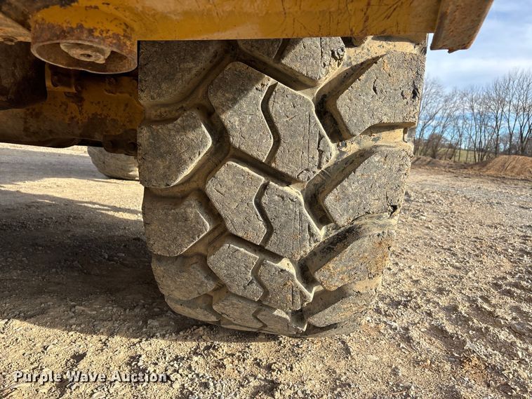 image for item DW7402 2015 Caterpillar 740B articulated haul truck