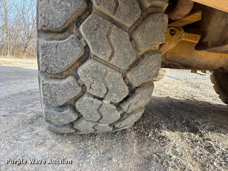 image for item DW7402 2015 Caterpillar 740B articulated haul truck