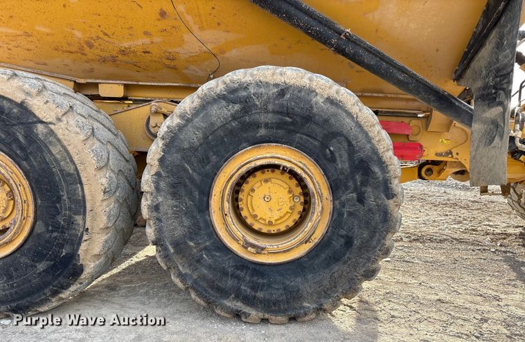 image for item DW7402 2015 Caterpillar 740B articulated haul truck