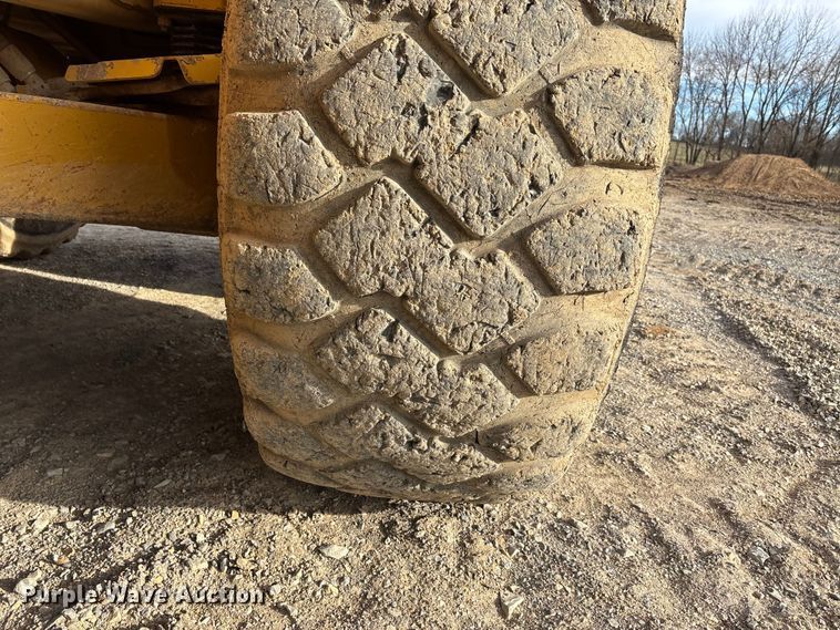 image for item DW7402 2015 Caterpillar 740B articulated haul truck