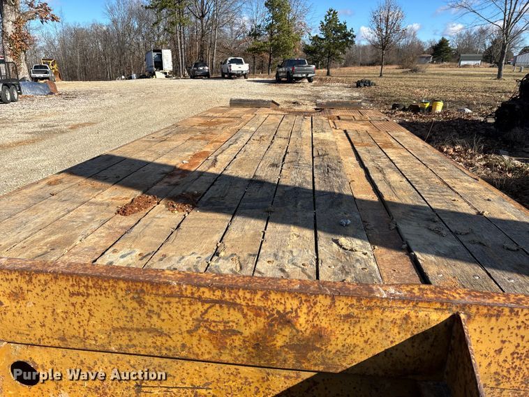 image for item DW7406 2007 Eager Beaver 20XPT equipment trailer