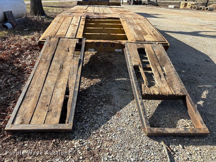 image for item DW7406 2007 Eager Beaver 20XPT equipment trailer