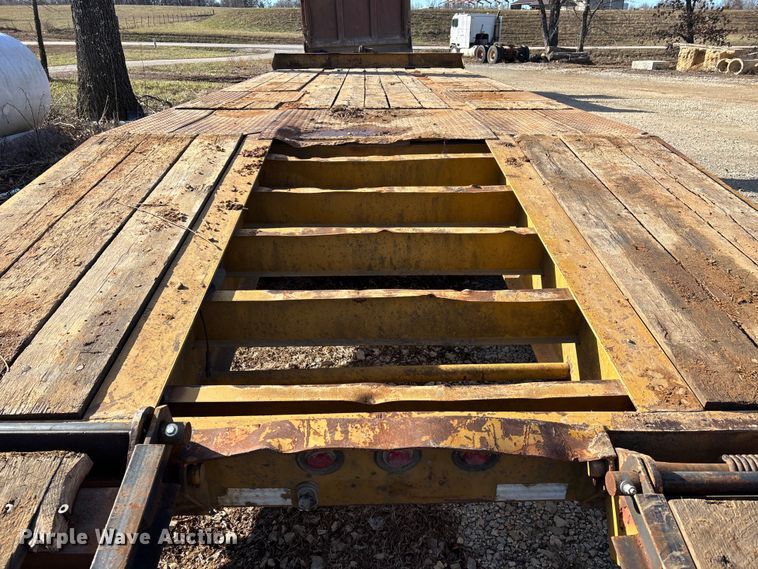 image for item DW7406 2007 Eager Beaver 20XPT equipment trailer